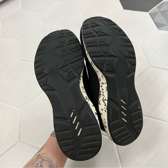 ASICS trainers - size 8US - Picture 6 of 8